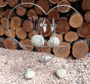 Herz mit Stein-Vögeln, Dekorationsfigur, Steinfigur, Gartenfigur