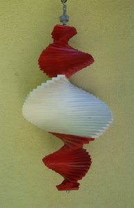 Windspiel aus Holz - Windspirale - Holzspirale, Länge 55 cm - Österreichische Nationalfarben, Österreichische Fahne