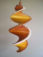 Windspiel aus Holz - Windspirale - Holzspirale, Länge 55 cm - Lackiert, Nr. 3, Teak-Kiefer, Ränder weiß-Teak