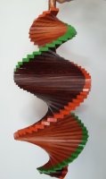 Windspiel aus Holz - Windspirale - Holzspirale, Länge 55 cm - Lackiert, Nr. 7, Braun - Teak, Ränder orange - grün