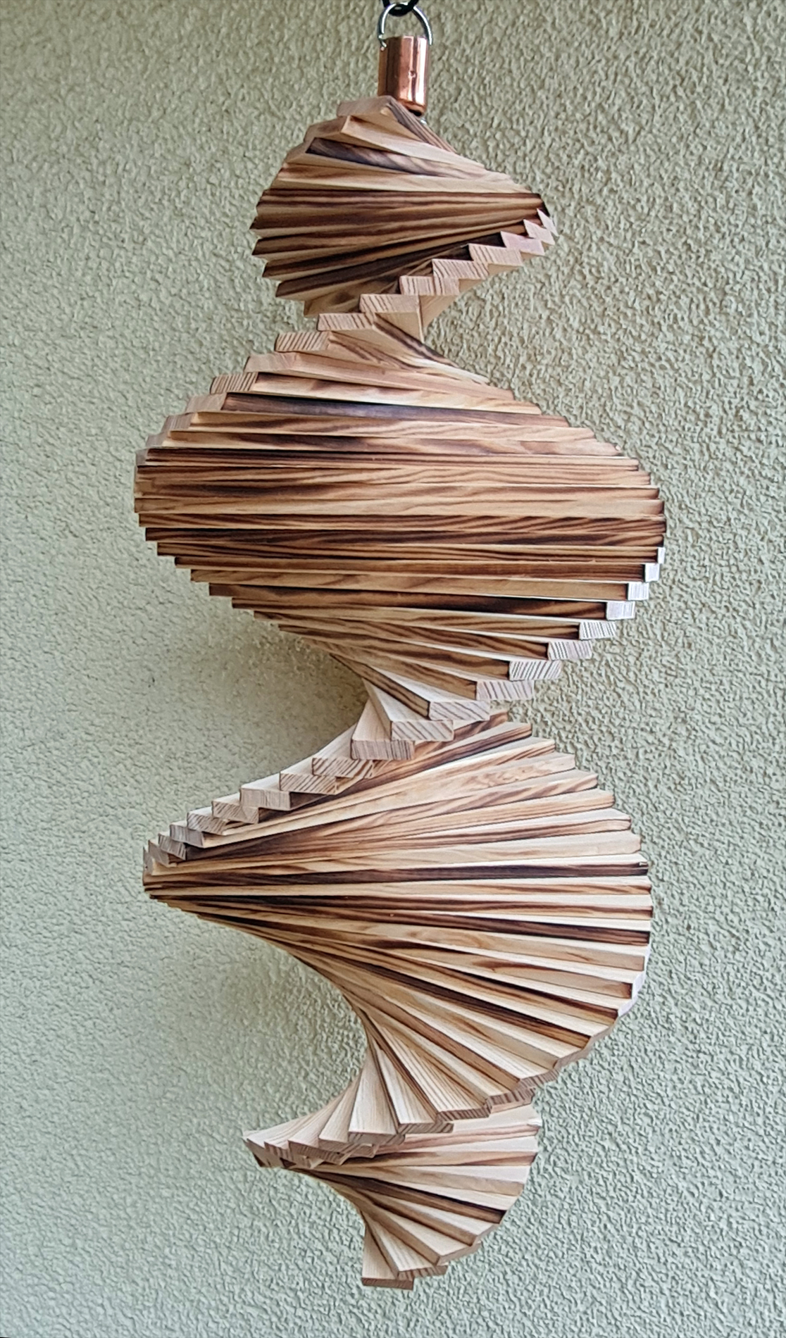 Windspiel aus Holz - Windspirale - Holzspirale, Länge 55 cm - Geflammt und lasiert - zum Schließen ins Bild klicken