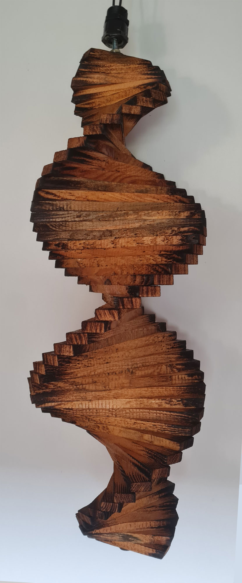 Windspiel aus Holz - Windspirale - Holzspirale, Länge 70 cm - Kiefer - Rand geflammt - zum Schließen ins Bild klicken